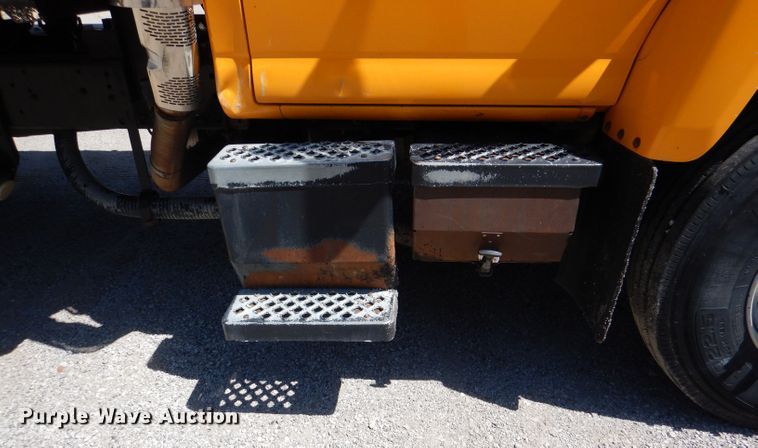 image for item DM1382 2004 Chevrolet C7500  oil distributor truck