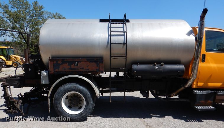 image for item DM1382 2004 Chevrolet C7500  oil distributor truck