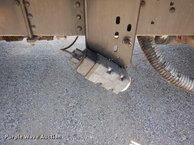 image for item DM1382 2004 Chevrolet C7500  oil distributor truck