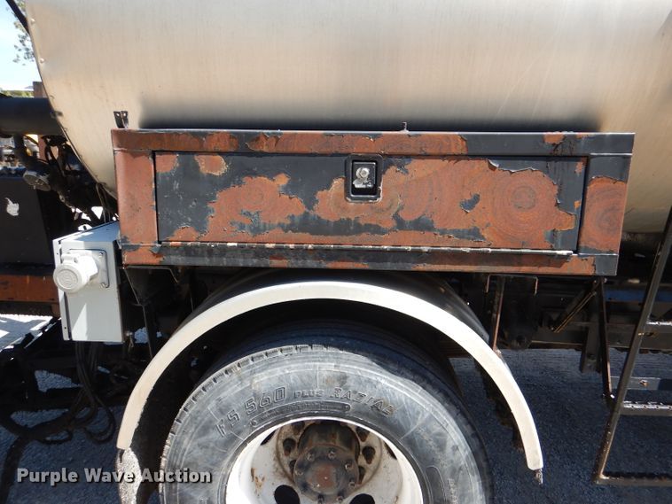 image for item DM1382 2004 Chevrolet C7500  oil distributor truck