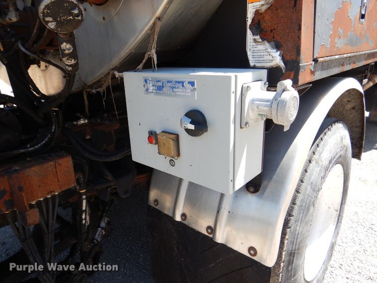 image for item DM1382 2004 Chevrolet C7500  oil distributor truck