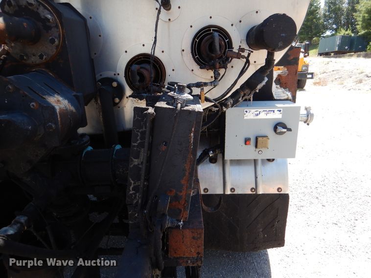 image for item DM1382 2004 Chevrolet C7500  oil distributor truck