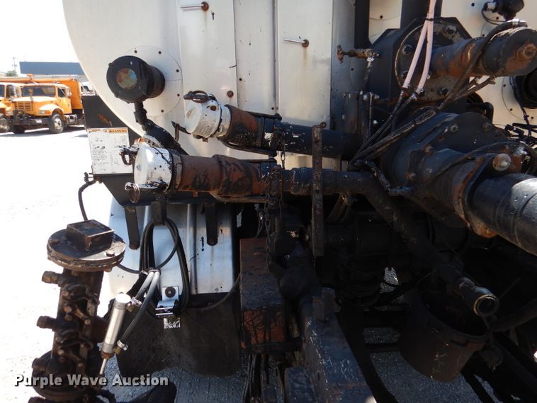 image for item DM1382 2004 Chevrolet C7500  oil distributor truck