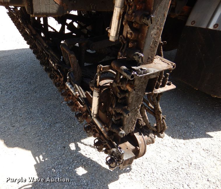 image for item DM1382 2004 Chevrolet C7500  oil distributor truck