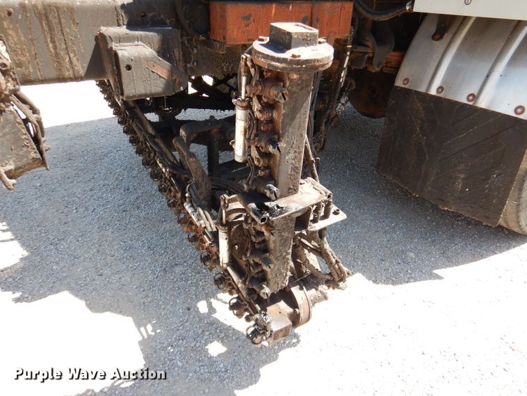 image for item DM1382 2004 Chevrolet C7500  oil distributor truck