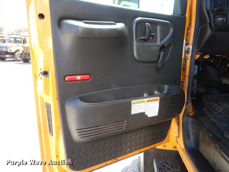 image for item DM1382 2004 Chevrolet C7500  oil distributor truck