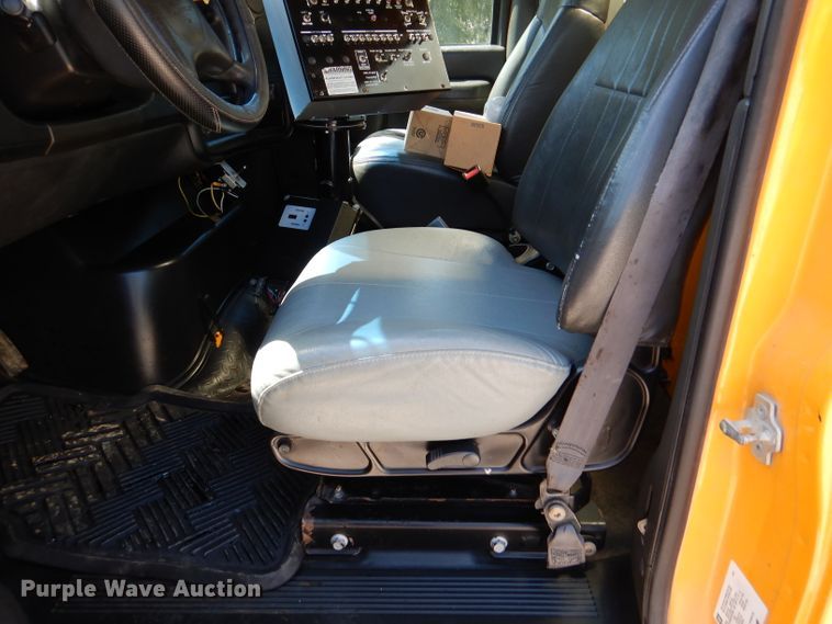 image for item DM1382 2004 Chevrolet C7500  oil distributor truck