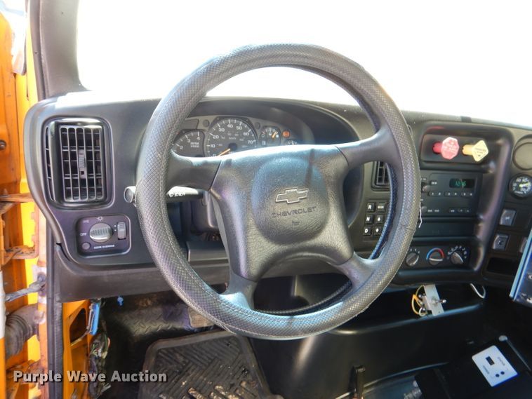 image for item DM1382 2004 Chevrolet C7500  oil distributor truck