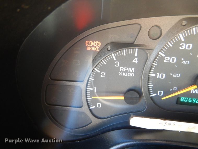 image for item DM1382 2004 Chevrolet C7500  oil distributor truck