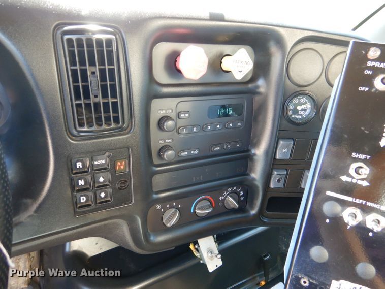 image for item DM1382 2004 Chevrolet C7500  oil distributor truck