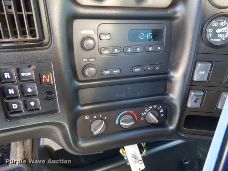 image for item DM1382 2004 Chevrolet C7500  oil distributor truck