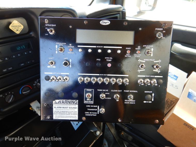 image for item DM1382 2004 Chevrolet C7500  oil distributor truck