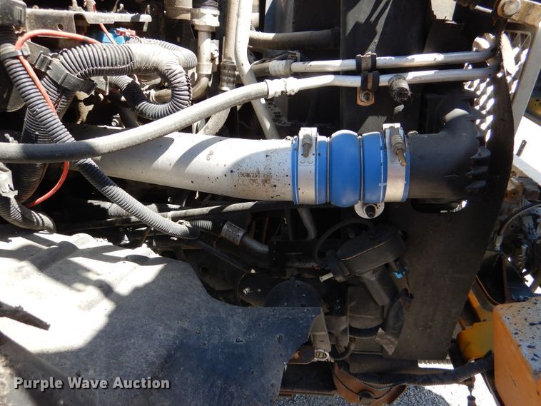 image for item DM1382 2004 Chevrolet C7500  oil distributor truck