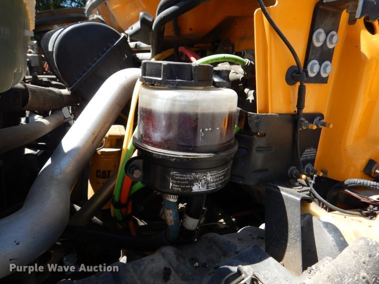 image for item DM1382 2004 Chevrolet C7500  oil distributor truck