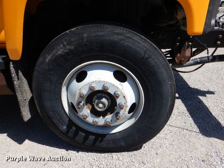 image for item DM1382 2004 Chevrolet C7500  oil distributor truck