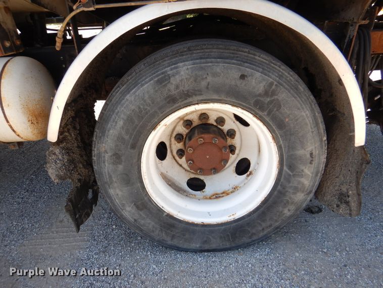 image for item DM1382 2004 Chevrolet C7500  oil distributor truck