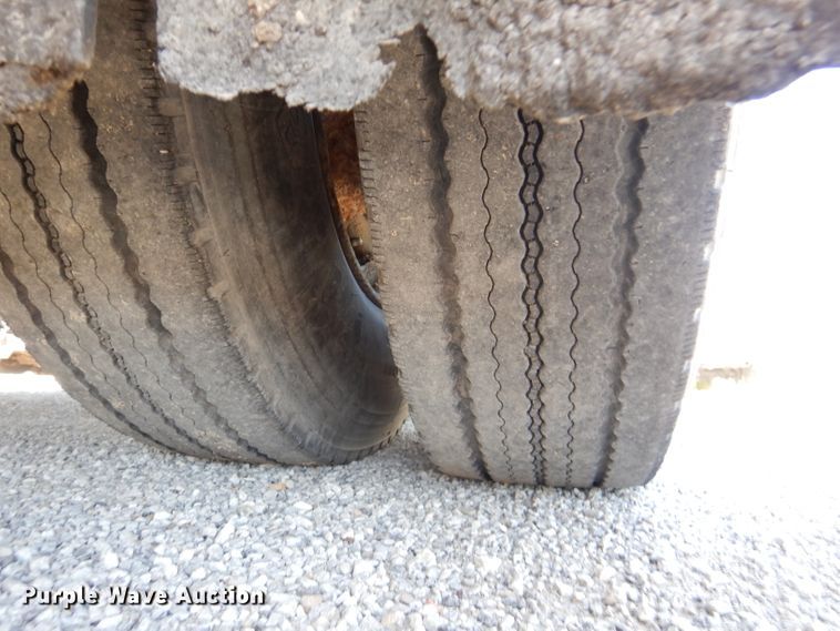 image for item DM1382 2004 Chevrolet C7500  oil distributor truck