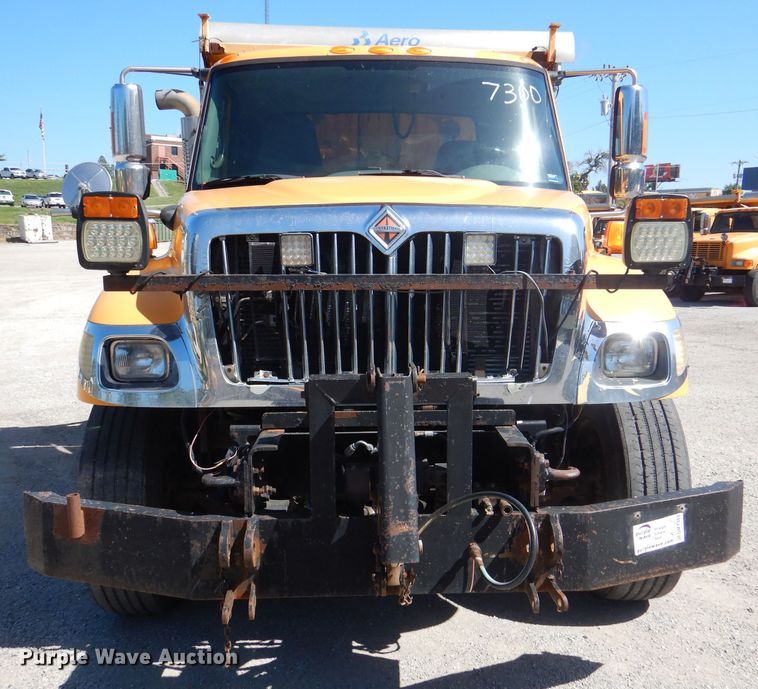 image for item DM1383 2005 International WorkStar 7400  dump truck