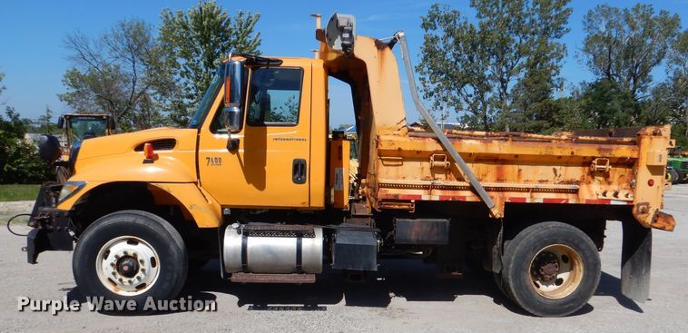 image for item DM1383 2005 International WorkStar 7400  dump truck