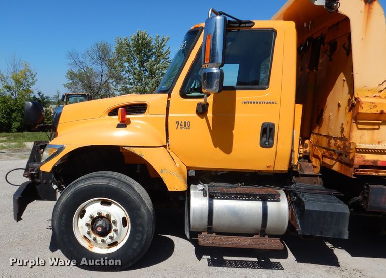 image for item DM1383 2005 International WorkStar 7400  dump truck