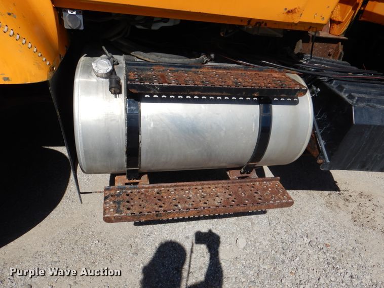 image for item DM1383 2005 International WorkStar 7400  dump truck