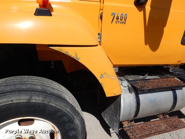 image for item DM1383 2005 International WorkStar 7400  dump truck