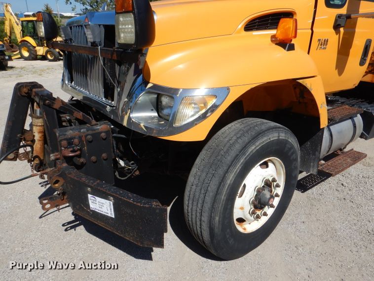 image for item DM1383 2005 International WorkStar 7400  dump truck