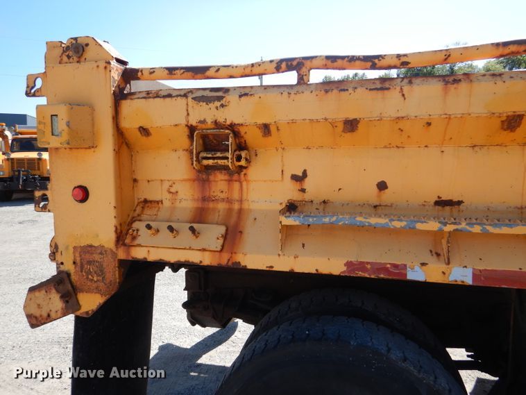 image for item DM1383 2005 International WorkStar 7400  dump truck
