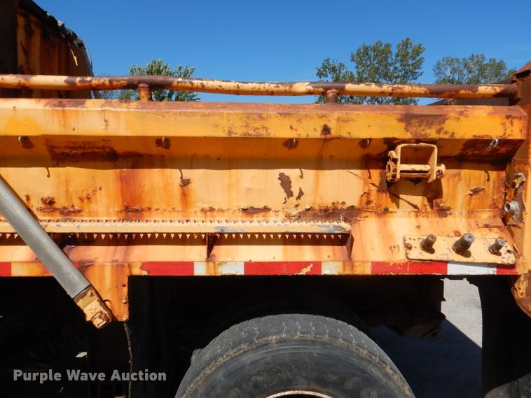 image for item DM1383 2005 International WorkStar 7400  dump truck