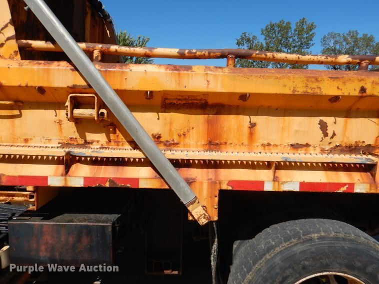 image for item DM1383 2005 International WorkStar 7400  dump truck