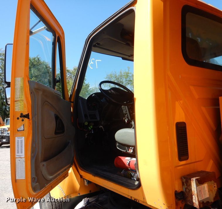 image for item DM1383 2005 International WorkStar 7400  dump truck