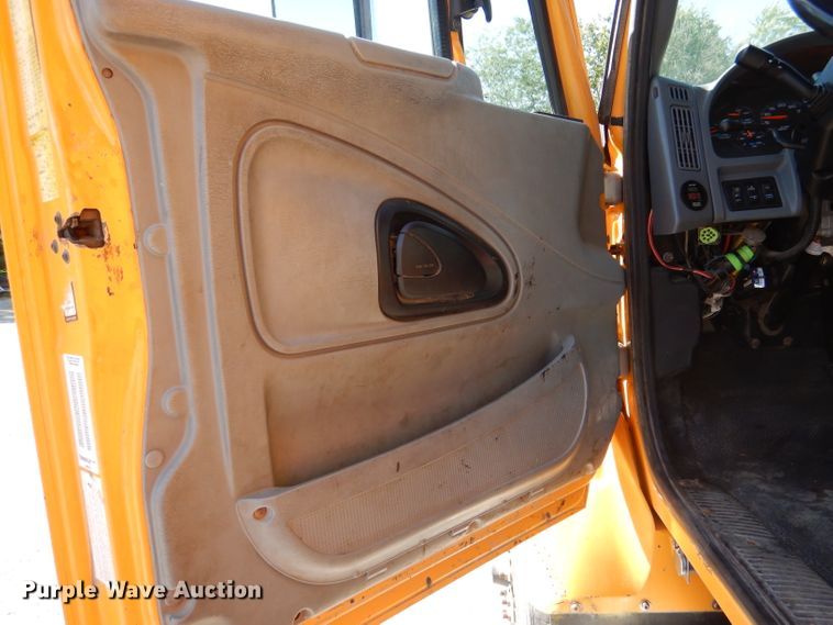 image for item DM1383 2005 International WorkStar 7400  dump truck