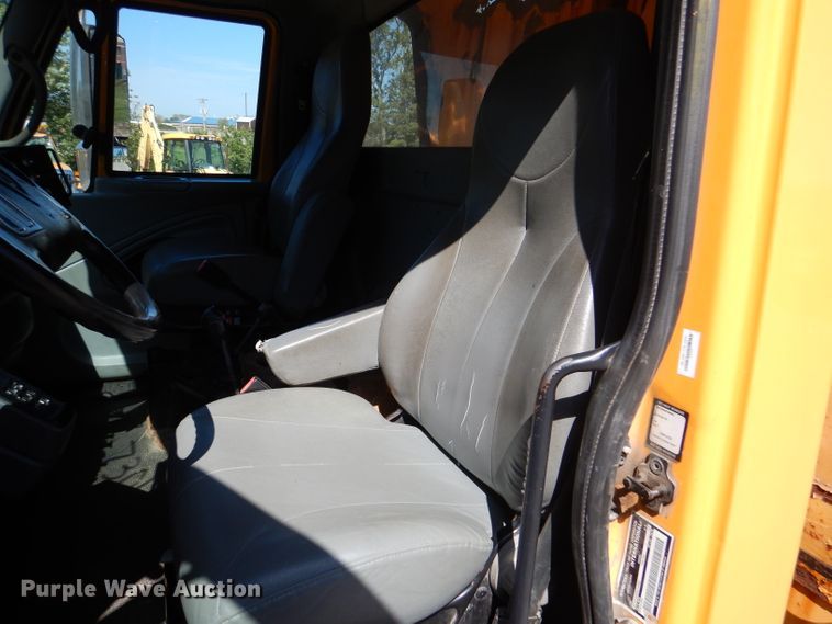 image for item DM1383 2005 International WorkStar 7400  dump truck