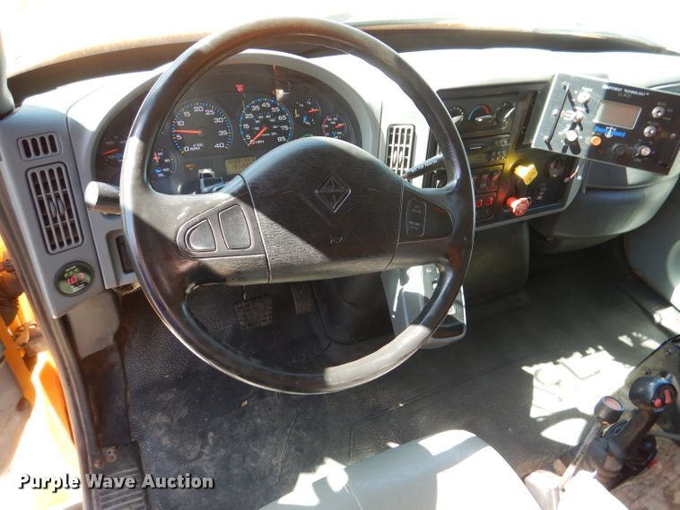 image for item DM1383 2005 International WorkStar 7400  dump truck