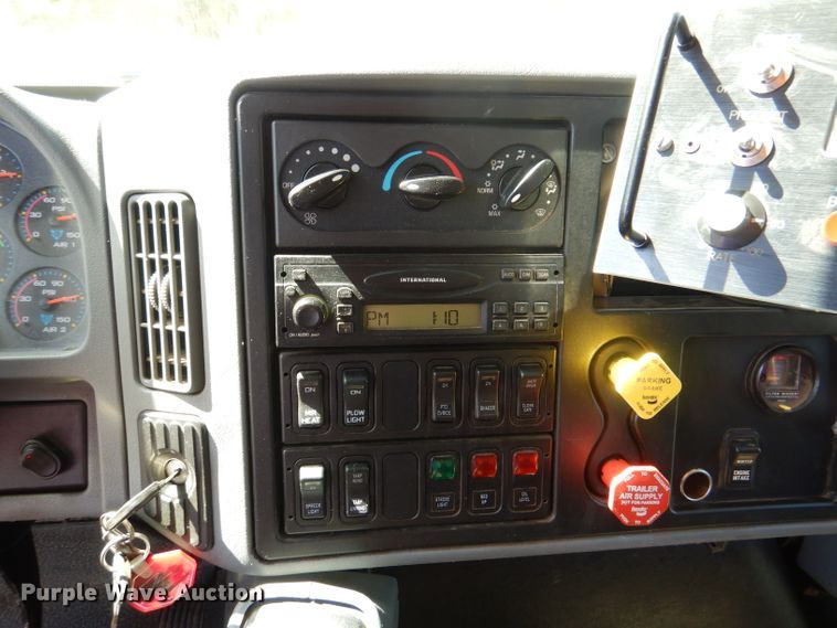 image for item DM1383 2005 International WorkStar 7400  dump truck