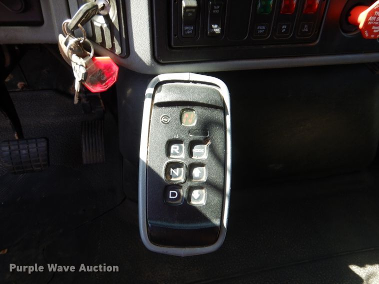 image for item DM1383 2005 International WorkStar 7400  dump truck