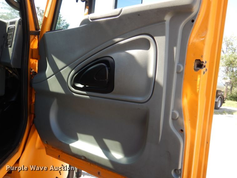 image for item DM1383 2005 International WorkStar 7400  dump truck