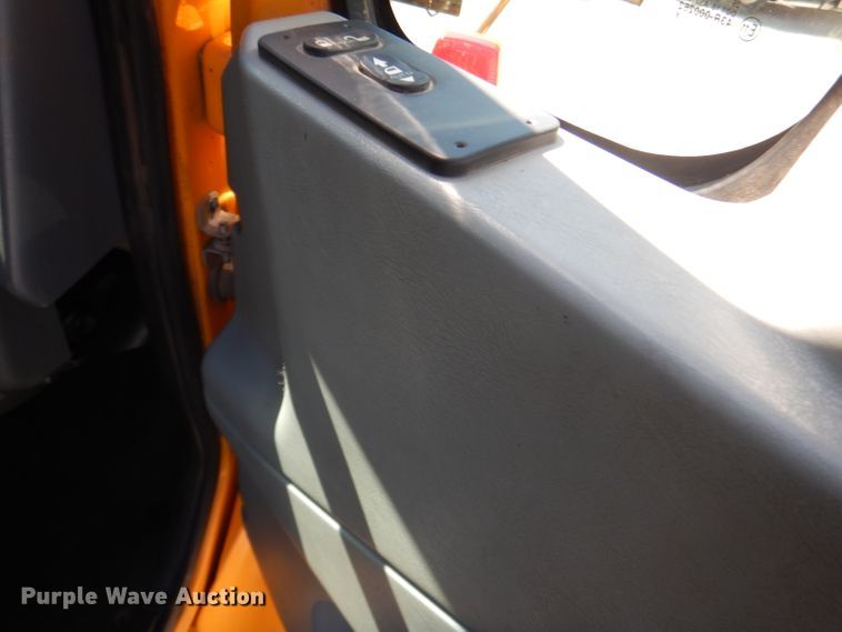 image for item DM1383 2005 International WorkStar 7400  dump truck