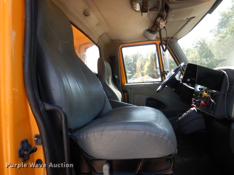 image for item DM1383 2005 International WorkStar 7400  dump truck