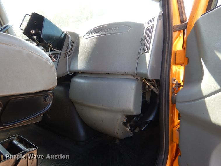 image for item DM1383 2005 International WorkStar 7400  dump truck