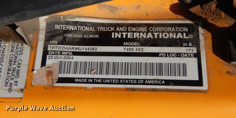 image for item DM1383 2005 International WorkStar 7400  dump truck