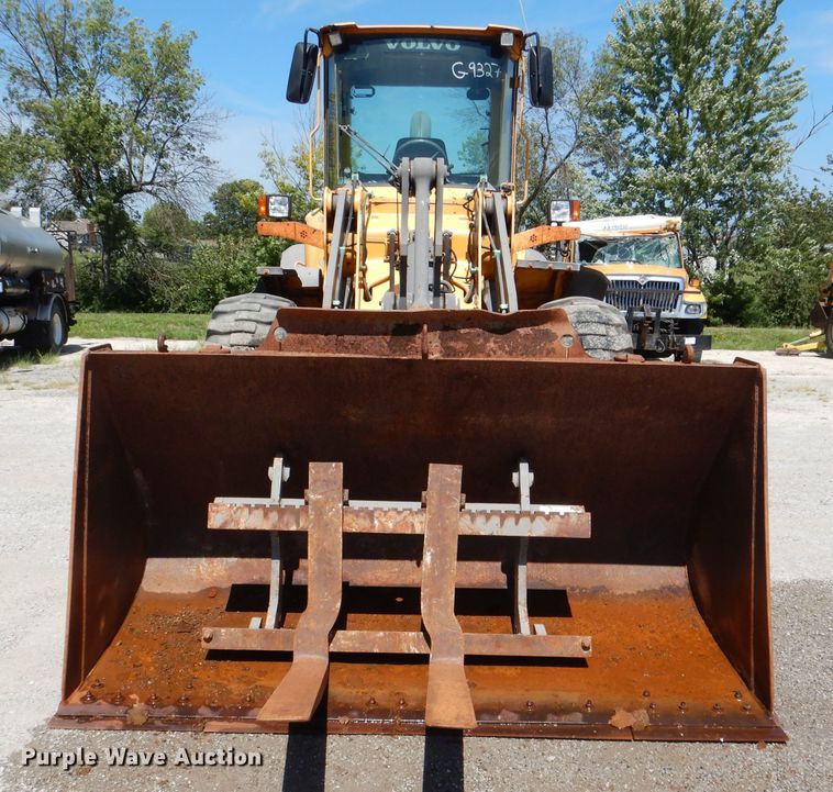 image for item DM1384 2004 Volvo L70E  wheel loader