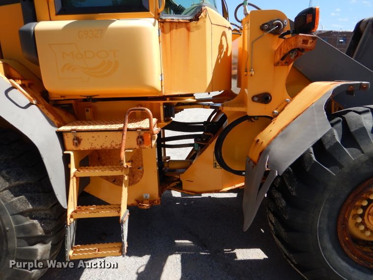 image for item DM1384 2004 Volvo L70E  wheel loader