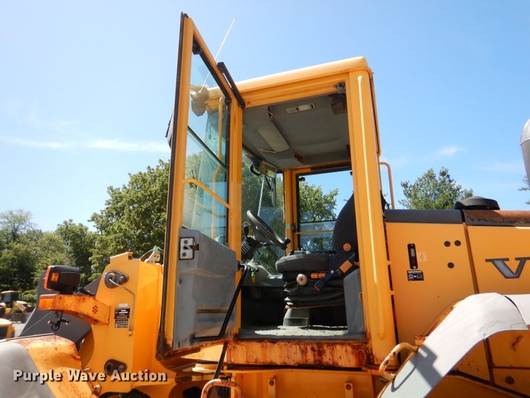 image for item DM1384 2004 Volvo L70E  wheel loader