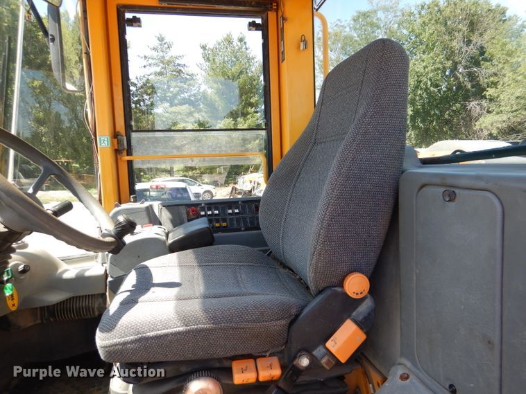 image for item DM1384 2004 Volvo L70E  wheel loader