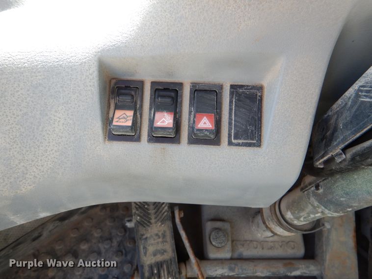 image for item DM1384 2004 Volvo L70E  wheel loader