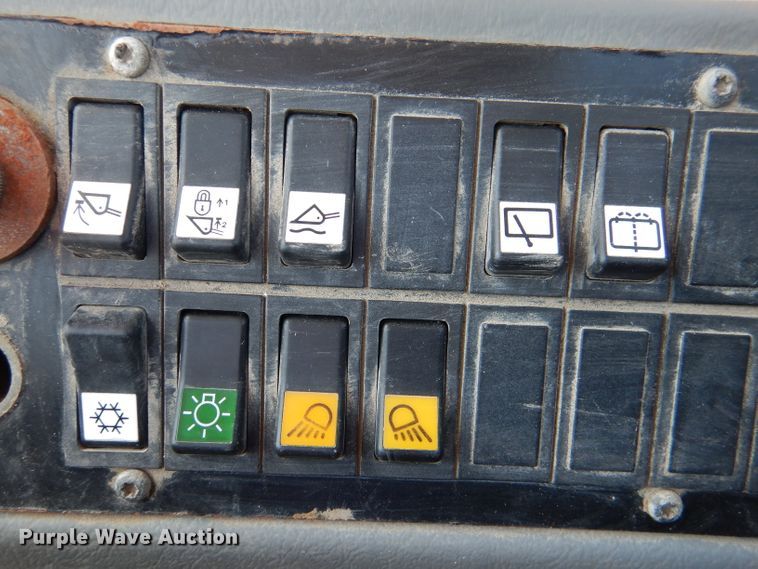 image for item DM1384 2004 Volvo L70E  wheel loader