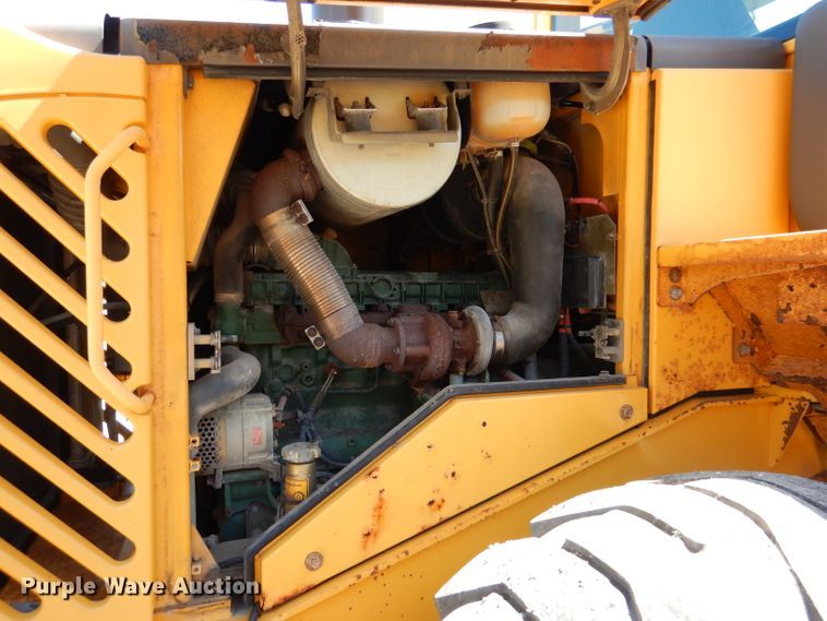 image for item DM1384 2004 Volvo L70E  wheel loader