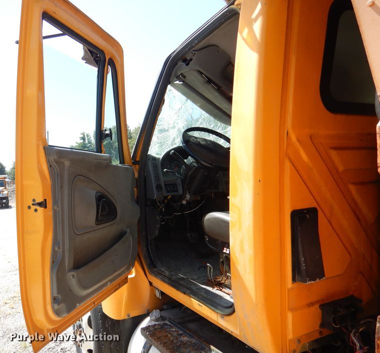 image for item DM1385 2006 International WorkStar 7400  dump truck