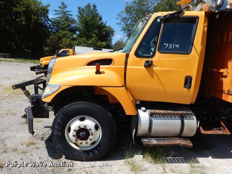 image for item DM1385 2006 International WorkStar 7400  dump truck